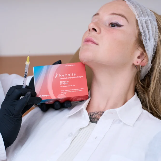 a woman getting a injection | Diamond Advanced Aesthetics | New York, NY